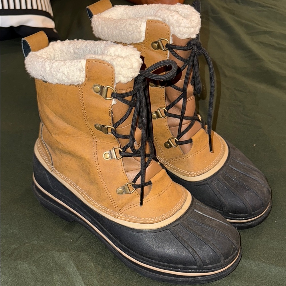 Ugg brand Tan and Black men size 11 Winter Boots